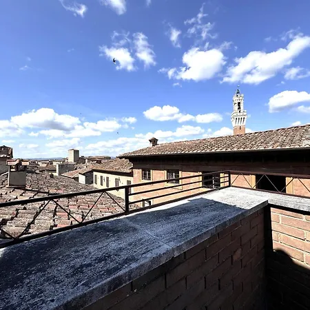 Via Del Poggio With A Big Terrace شقة *