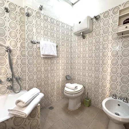 Via Del Poggio With A Big Terrace Apartament