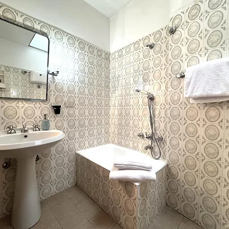 Via Del Poggio With A Big Terrace Apartament