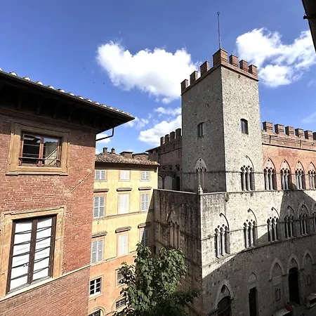 아파트 Via Del Poggio With A Big Terrace *