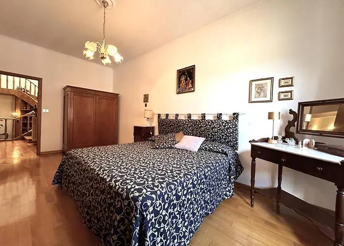 Via Del Poggio With A Big Terrace Siena