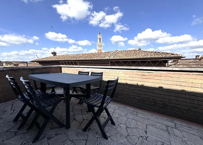 Via Del Poggio With A Big Terrace Siena